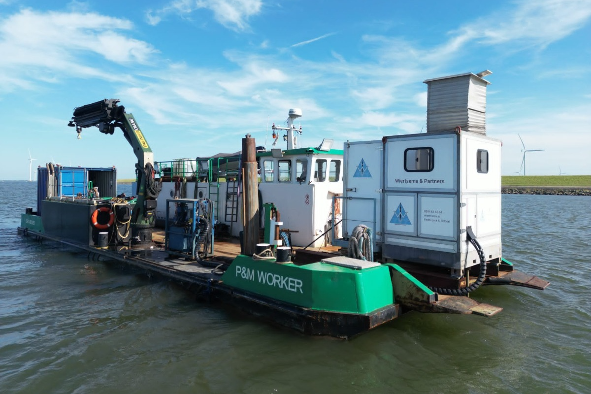 Plaatsing meetinstrumenten grondwaterstand Wiertsema & Partners