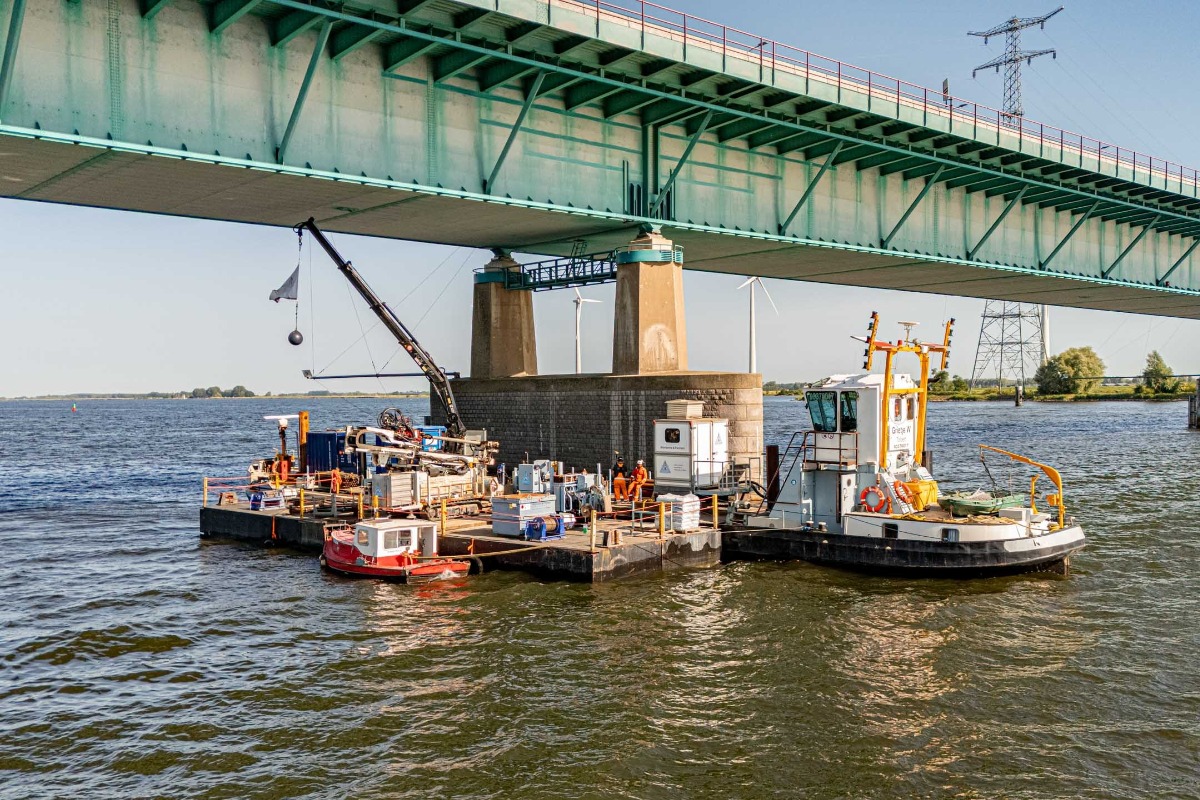 Plaatsing meetinstrumenten grondwaterstand Wiertsema & Partners