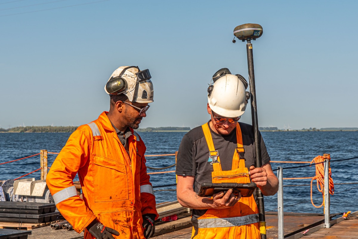 Plaatsing meetinstrumenten grondwaterstand Wiertsema & Partners
